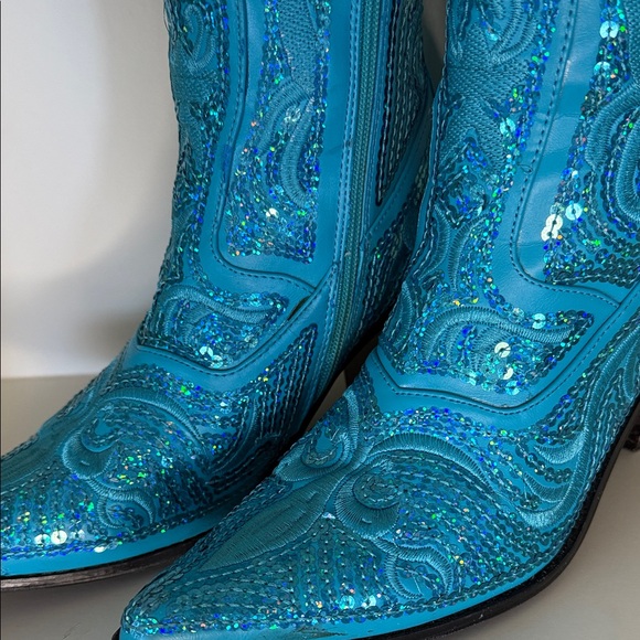 Elegant Turquoise Heeled Boots - Picture 6 of 8